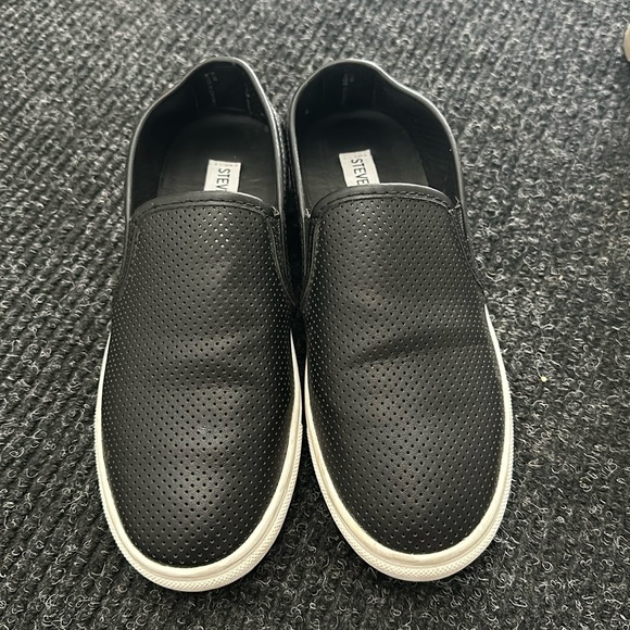 Steve Madden, Women’s Zach Perforated Black Slip On Shoes, Size 6.5 M - Picture 1 of 2